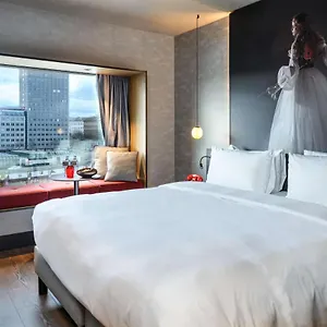 Szálloda Radisson Red Hotel,