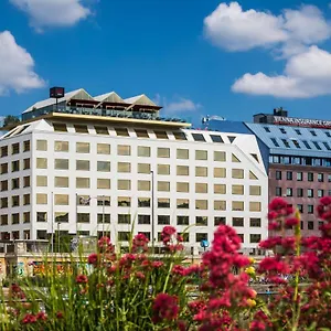 Szálloda Radisson Red Hotel,