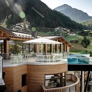 - Alpine . Luxury . Life Austria