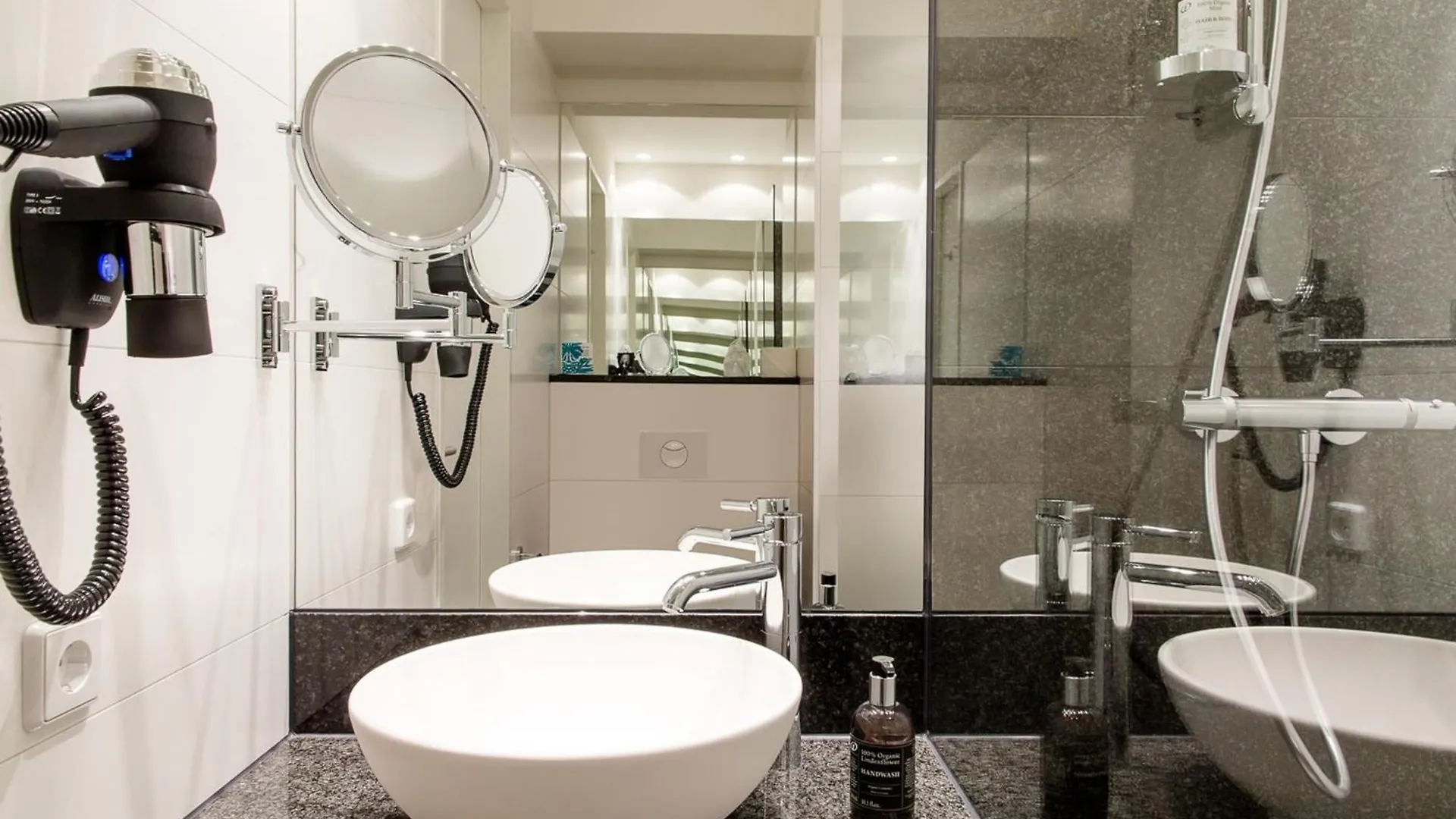 Motel One Wien Westbahnhof 3*, Vienna Austria