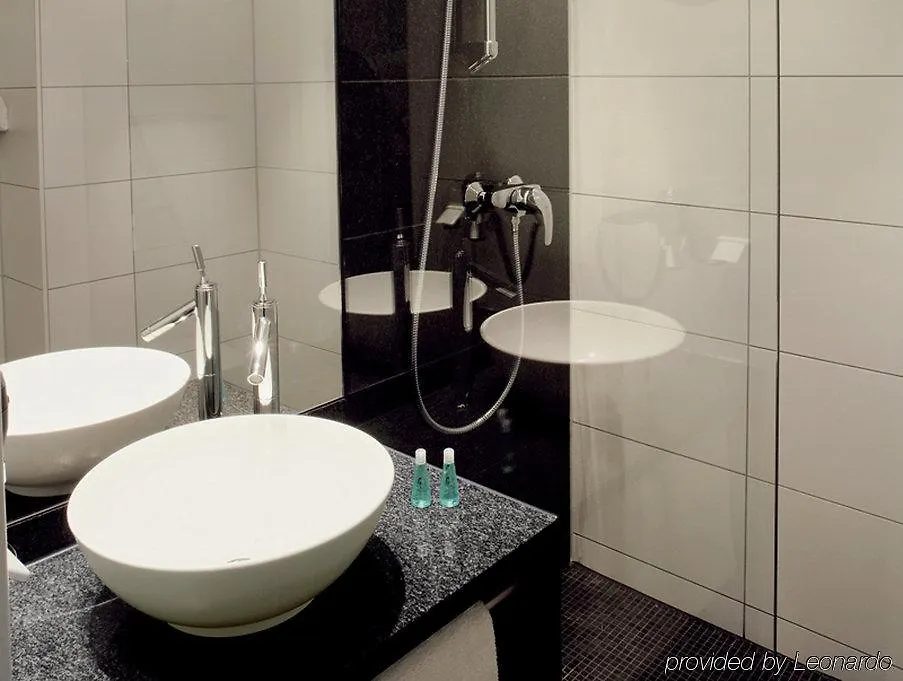 Motel One Wien Westbahnhof 3*, Vienna